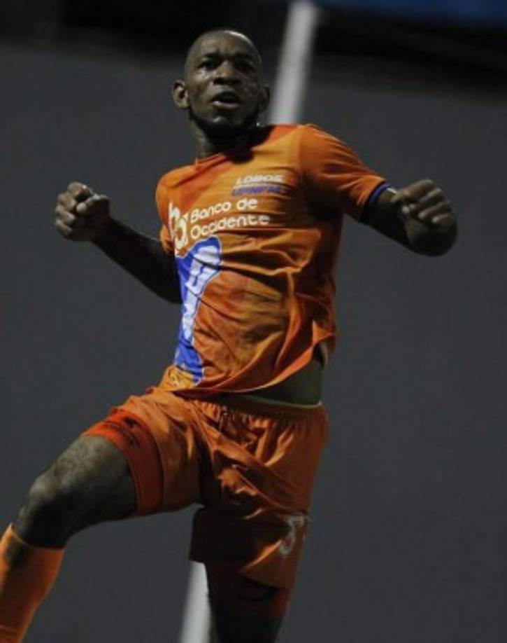 El atacante Jairo Róchez, de la UPN, estaría en negociaciones con el Olimpia y está a la espera del entrenador Nahún Espinoza, quien definiría si lo ficha o no.