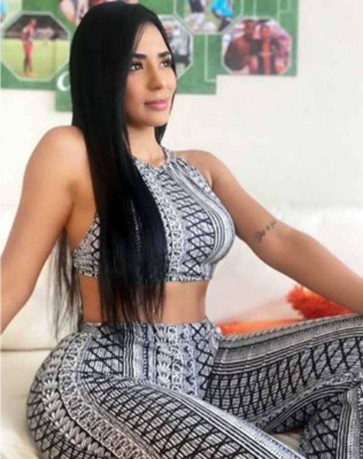 En plena crisis mundial por la pandemia, la niña se encontraba en Colombia, y justamente uno de los desencadenantes de la agresión del jugador a Daniela habría sido un pedido de ayuda hacía “él y sus empresarios” para viajar a verla, tal como ella misma cuenta en su publicación de Instagram.