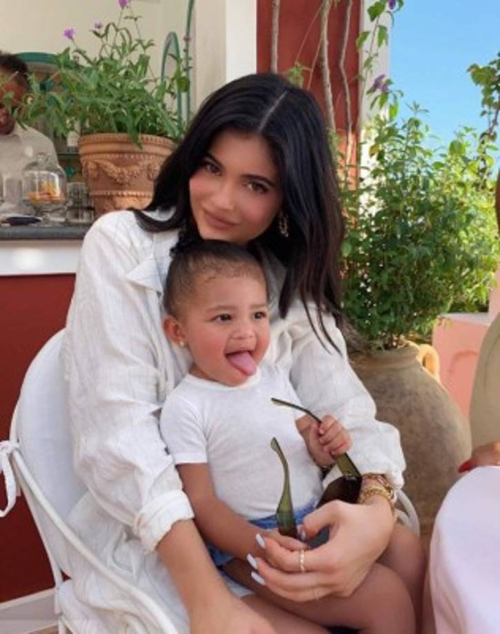 ''Hornear' a mi pequeña Stormi fue uno de los momentos más especiales de mi vida... En realidad, toda esa experiencia me hizo más fuerte e independiente. Las mujeres somos realmente increíbles'.