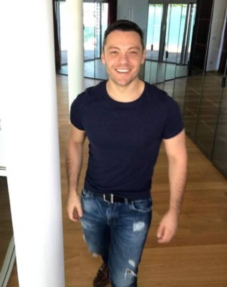 En el libro Trent'anni e una chiacchierata con papa (Treinta años y una plática con papá) Tiziano escribió: 'Tengo ganas de enamorarme de un hombre'.<br/>