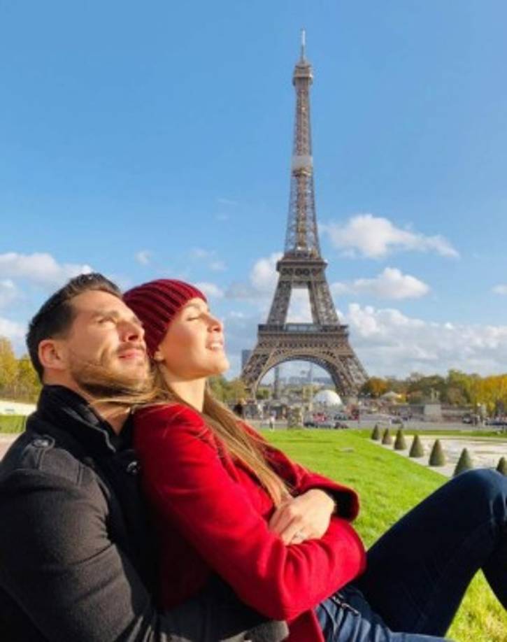 'Se acaba la luna de miel pero empieza el verdadero viaje, vamos por todo.', escribió Sebastián en sus redes.