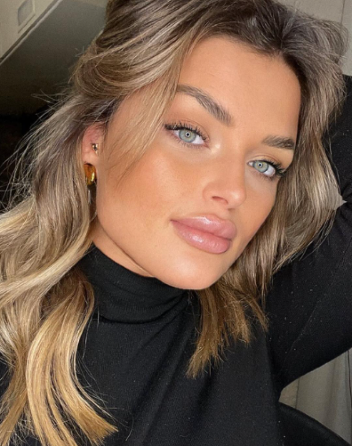 Y continuó: “Es algo que yo no hice porque no me pensaba quedar en un sitio cerrado, sin ventanas, incomunicada... No me fiaba un pelo”. Al final terminó solo entregando la funda de su teléfono.