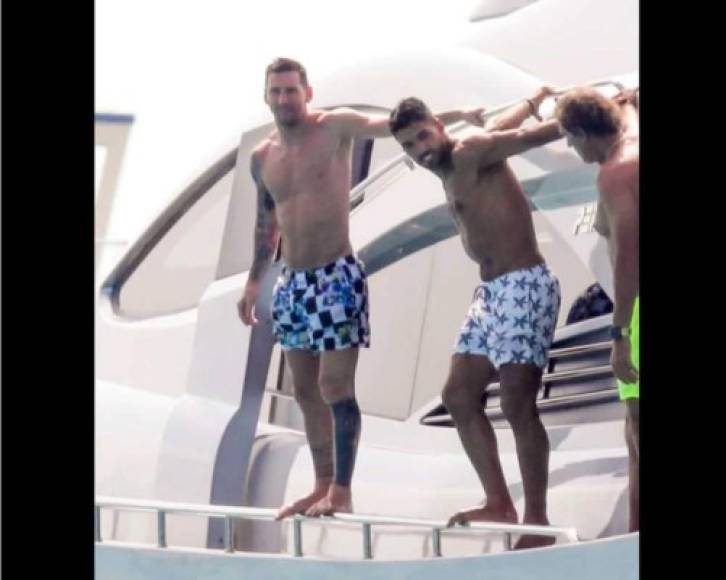 Messi se reencontró con su gran amigo Luis Suárez en Ibiza y la pasan juntos en el barco. <br/><br/>Foto cortesía Infobae