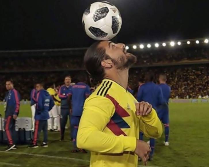 Para Maluma, todos esos años centrados en el deporte lo llevaron a ser disciplinado y decidido, algo que ha sido clave en su carrera musical.<br/><br/>'Siempre le dije que iba a llenar estadios, ya fuera con el fútbol o con la música, y ahí está', explica su hermana, Manuela Londoño Arias, en el documental.<br/><br/>Si bien renunció a su sueño de jugar con la selección nacional de fútbol de Colombia en todo el mundo, sigue siendo un gran jugador. Ha usado públicamente la camiseta del equipo varias veces y se unió al equipo en Rusia el año pasado durante su carrera en la Copa Mundial.<br/>