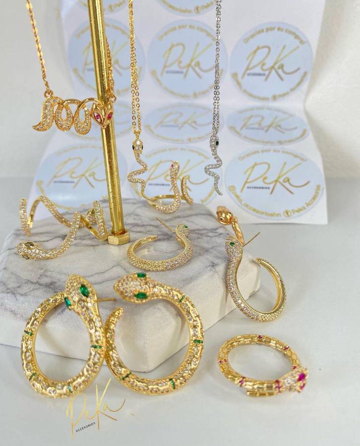 La emprendedora también vende joyería al por mayor.