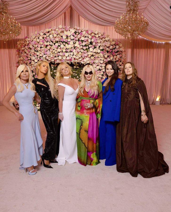 Paris Hilton fue una de las famosas amigas de Britney Spears que la acompañó en su gran día.