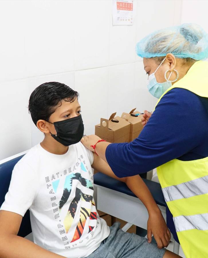 Refuerzo de vacuna anticovid se está aplicando a niños de 12 años en adelante