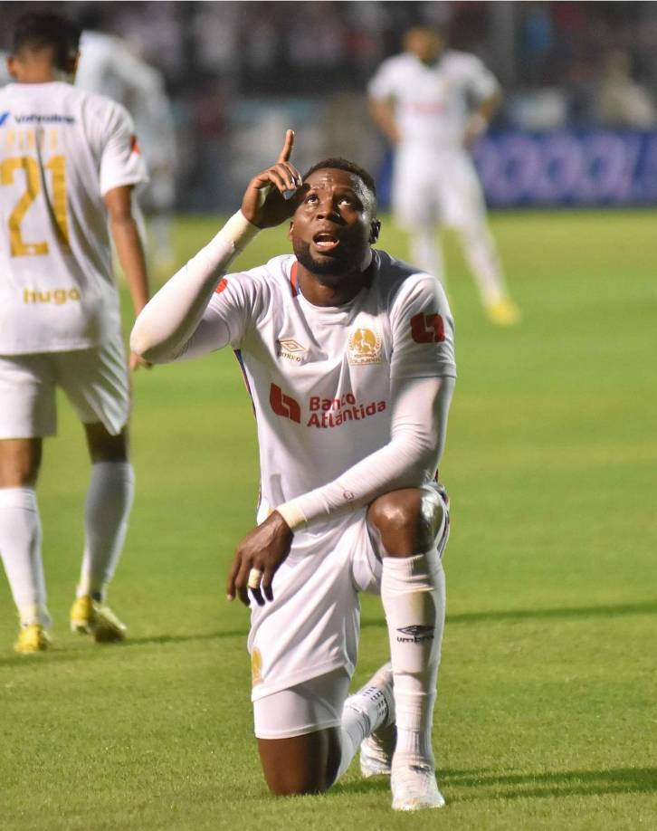 Yustin Arboleda festejando su primer gol de la Gran Final.