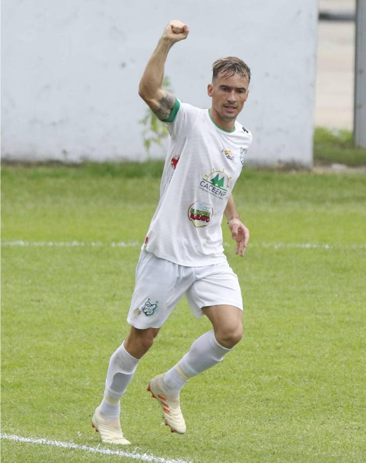 El delantero argentino Álvaro Klusener sigue sin definir su futuro. Dos clubes de la Liga Naciona se han interesado en él tras su gran temporada con el Platense en la Segunda División.