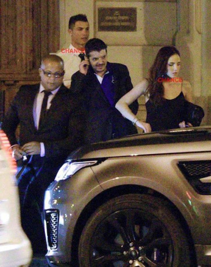 El primer encuentro se dio luego que se conocieran en un evento del cual la modelo fungió de animadora y donde Cristiano se encontraba estrenando su fragancia. Luego del lanzamiento, Cristiano Ronaldo, que en ese entonces jugaba en el Real Madrid, la invitó a la fiesta en su casa.