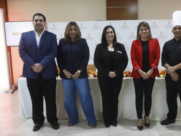 Guillermo Orellana (Copantl), Xiomara Ardón (Emsula), Helga Bähr (Copantl), Sara Hernández (Davivienda) y el chef del hotel Wilmer Ramos.