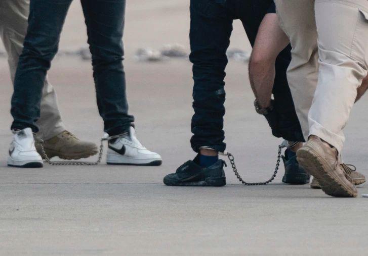 Estados Unidos entrega a cuatro hondureños acusados por delitos graves