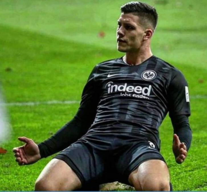 <br/>Jovic suma este temporada 20 goles en los 31 partidos que ha disputado. Es el máximo goleador de la Bundesliga, con 14 tantos, por delante del polaco Robert Lewandowski y el alemán Marco Reus (13).