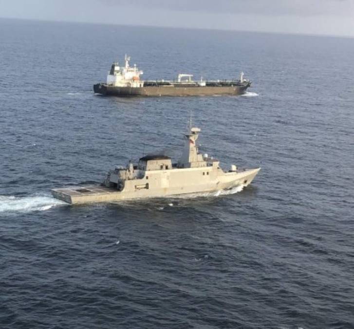 Un segundo barco, el Forest, ingresó este lunes a aguas venezolanas, informó la Armada en un mensaje en Twitter, mostrando además fotografías captadas desde una embarcación militar que lo custodia.
