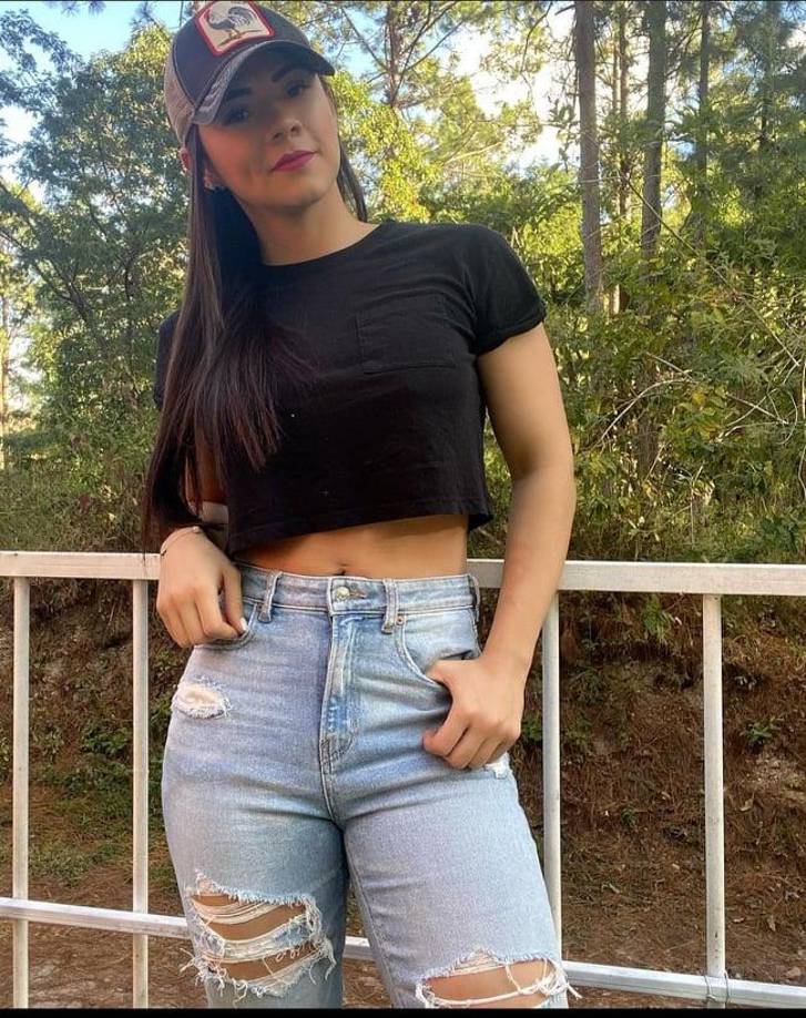 Sobre Diego dijo que es detallista, romántico y que ella se encuentra enamorada y aunque no confirmó ni descartó planes de boda dijo que ‘toda mujer sueña con casarse, tener hijos, que sea Dios quiera”.