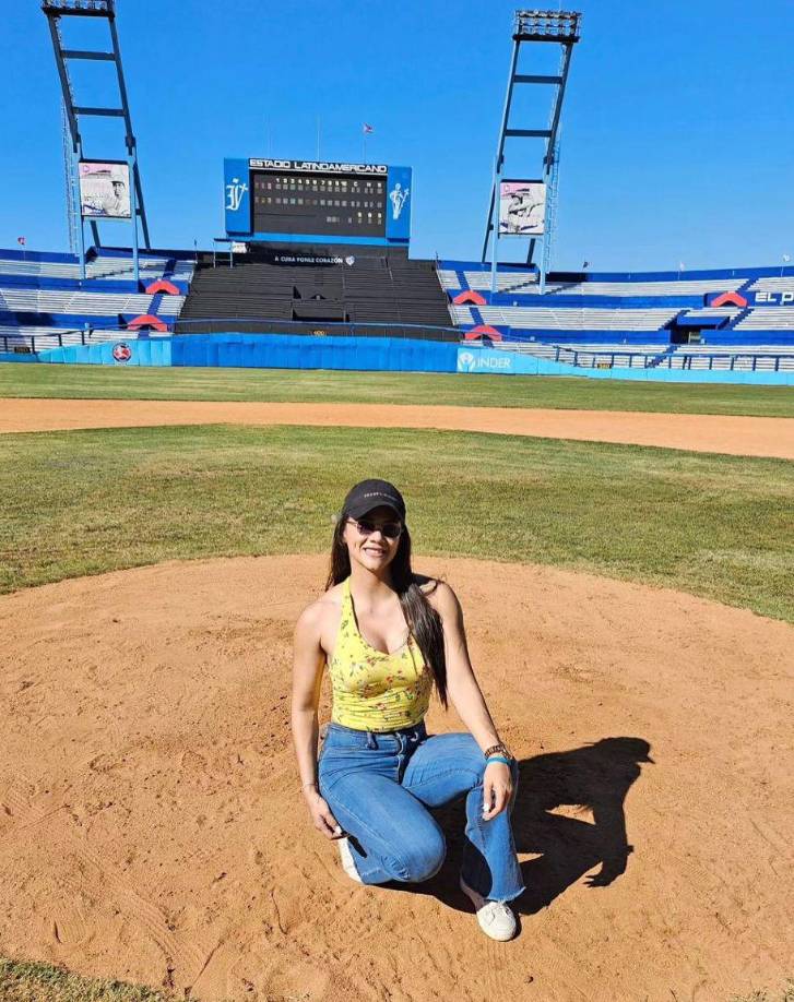 “Como en muchas ocasiones he dicho, crecí en un hogar humilde, con lo básico, pero los valores y principios de mi mamá y abuela no me faltaron y esos me ayudaron a nunca darme por vencida”, expresó. 