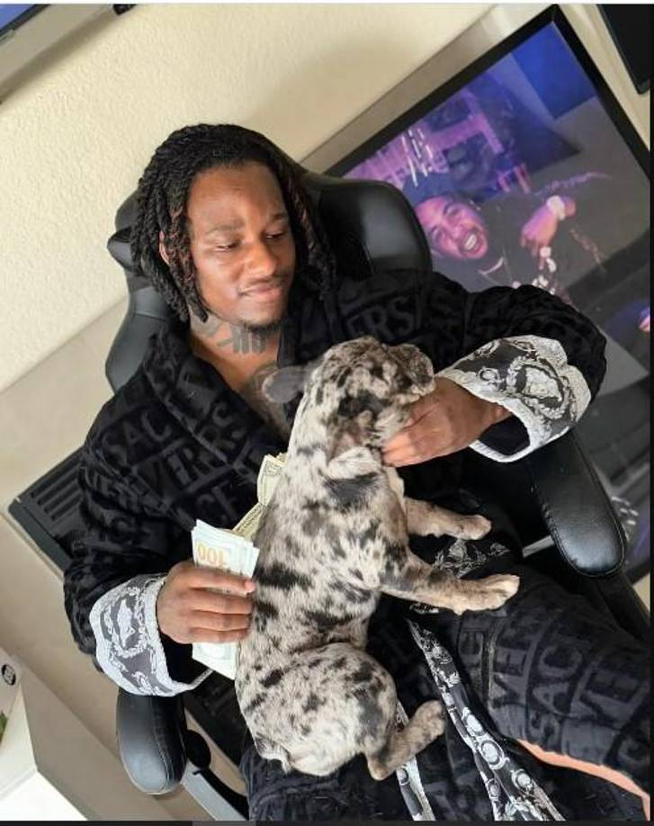 Wallace fue asesinado el 18 de septiembre de 2021, a través de una situación que coincidía con la descripción de uno usado durante el crimen, según información citada por CNN.