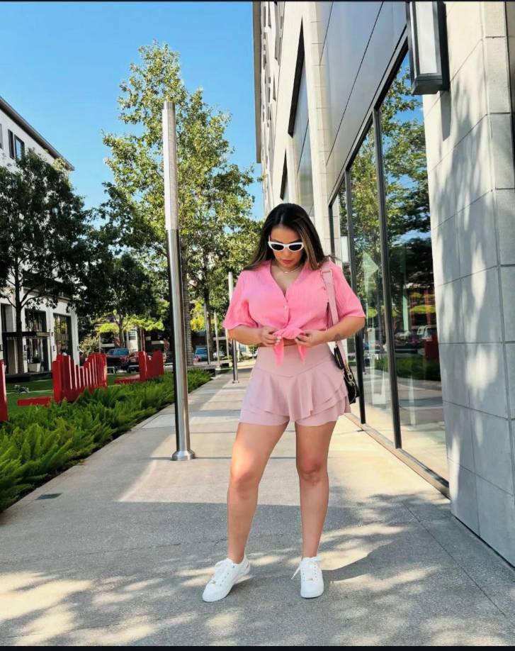 Elsa Oseguera volvió a Honduras después de 7 años, hecho que ha causado un revuelo en redes por su presencia en su país. 