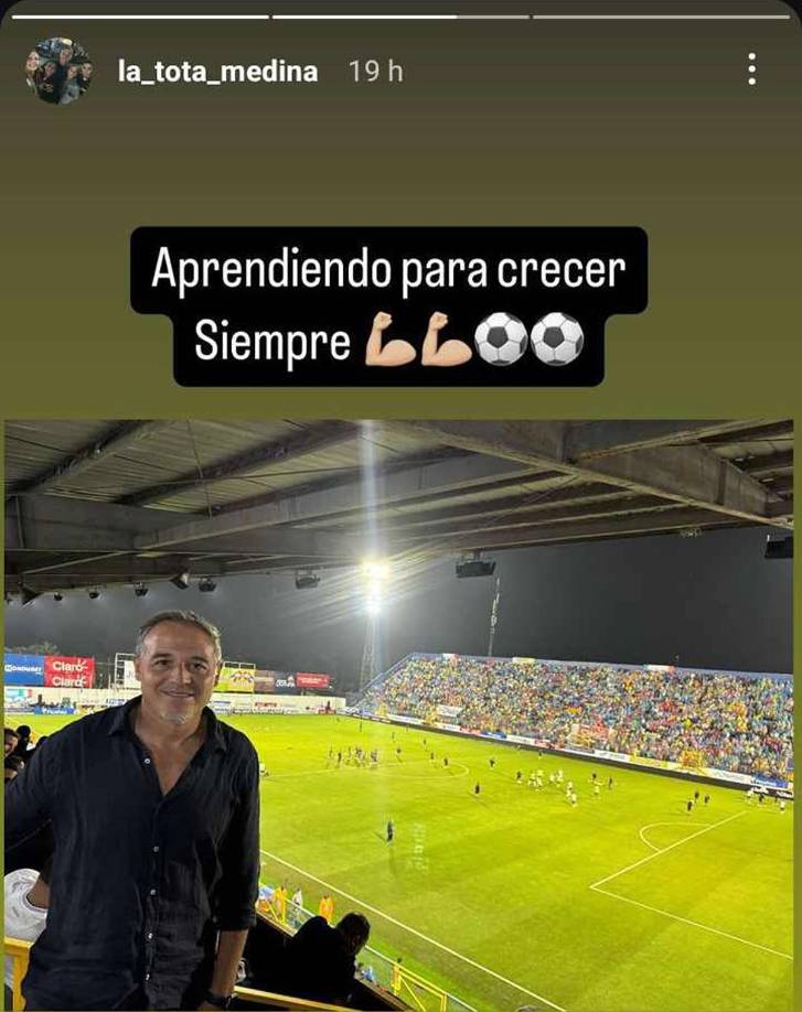 Hernán ‘La Tota‘ Medina, entrenador argentino del Marathón, celebró el triunfo de Honduras contra México.