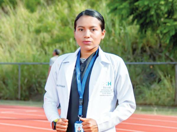 Valeria se ha enfocado en su carrera deportiva y de la mano su formación profesional como enfermera.