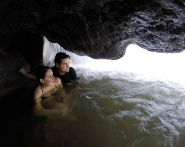 Disfrutar de las cuevas es una de las cosas que más disfrutan los visitantes. Fotos Franklin Muñoz/LA PRENSA.