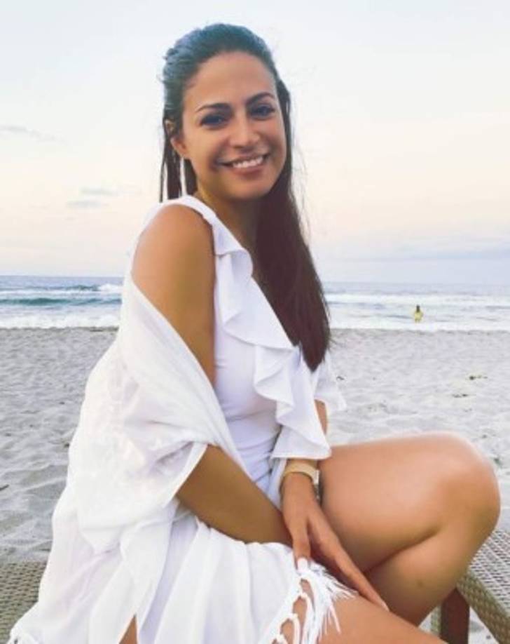 También compartió a sus seguidores otra imagen vestida completamente de blanco en la que lucía muy guapa.