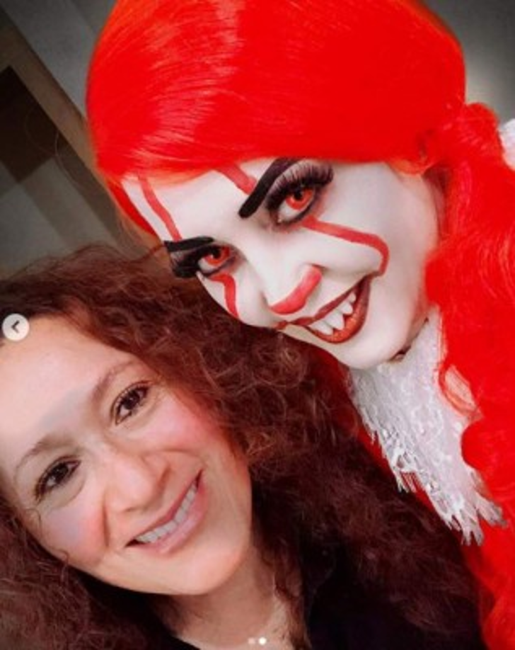 Andrea compartió varias fotos de su increíble disfraz en su cuenta de Instagram. Sus fans se mostraron muy emocionados con su aterrador disfraz.