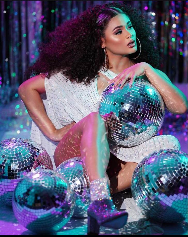 Cesia Sáenz es una cantante hondureña.