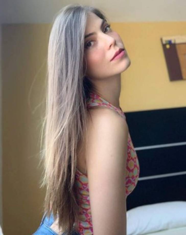 La belleza de la joven salta le ha abierto muchas puertas. La belleza de su rostro salta a la vista con o sin maquillaje.