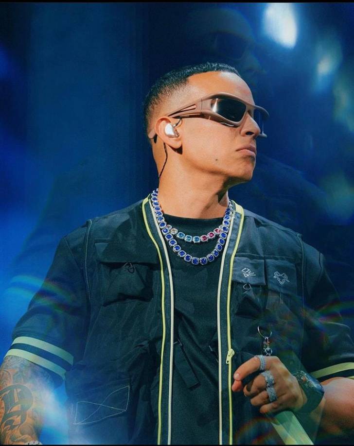 El artista sostuvo que su participación en eventos religiosos siempre es de manera voluntaria, con el único propósito de compartir su fe: “Yo vengo al evangelio por la pasión y por las almas, por hacer el bien. Yo acabo de dejar millones de ofertas de millones de dólares por venir a Cristo. ¿Cómo van a creer esta estupidez?”.