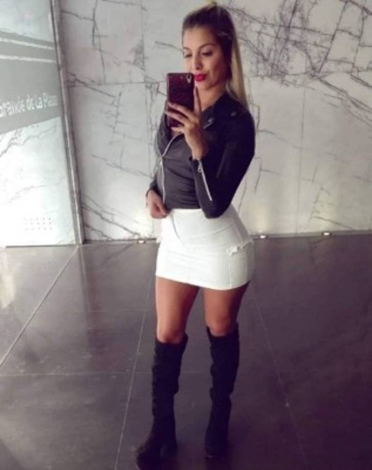 La noticia que no ha cobrado tanta fuerza porque Carla Prieto, quien publicó la imagen junto a Marco Fabián en su cuenta de Instagram, borró la foto poco después, aunque algunos medios rescataron la instantánea.