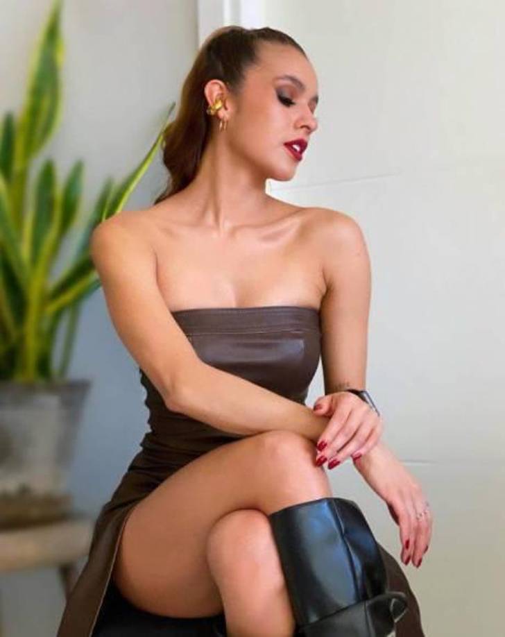 Su talento y profesionalismo la han llevado a trabajar para importantes medios de comunicación, incluyendo la cadena internacional Fox Deportes.