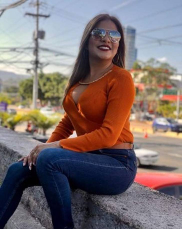 La guapa presentadora hondureña anunció el acontecimiento en el programa de radio y televisión La Tarde de Televicentro, en el cual trabaja.