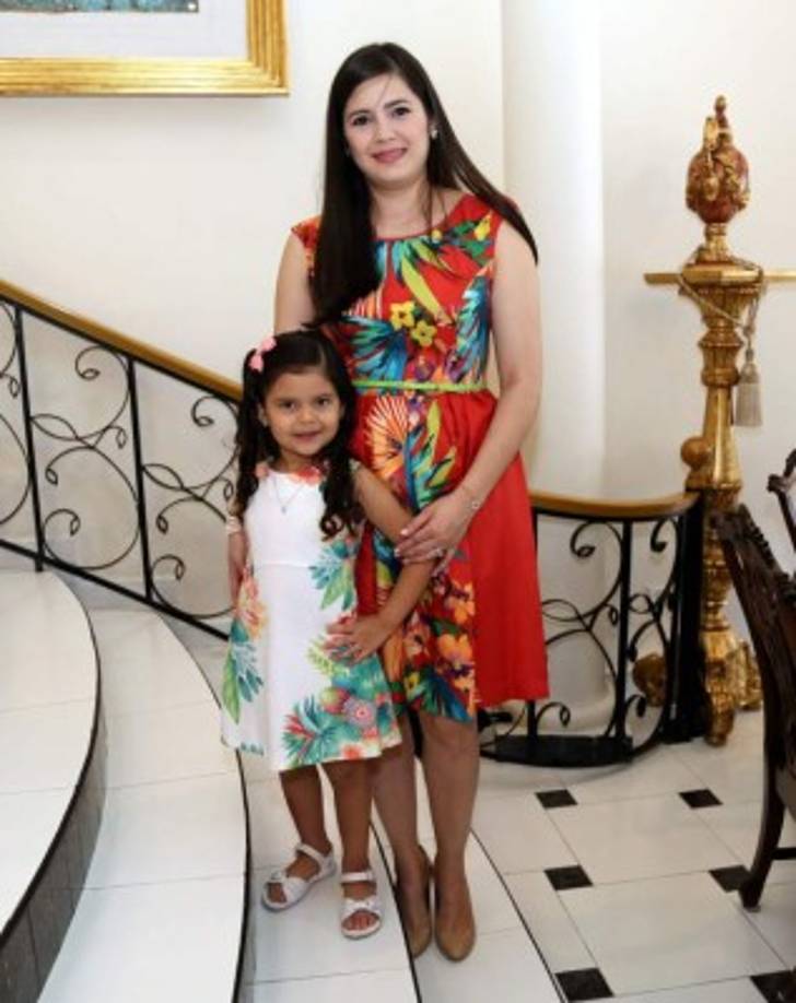 Nancy y Adriana Hawit.