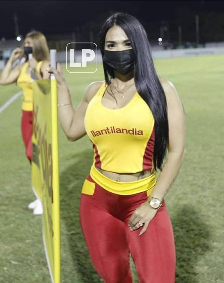 La guapa edecán Dixly Sorel, chica fitness, robó muchas miradas en el estadio Excélsior.