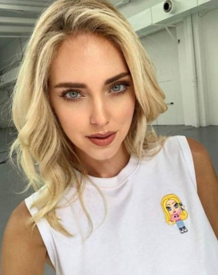 Preocupada por la situación que vive italia, Ferragni ha conseguido recaudar más de tres millones de euros (2,6 millones de euros) en 24 horas procedentes de donaciones de más de 92 países que irán destinados a los cuidados intensivos del hospital de San Raffaele en Milán. 'El poder de compartir. Gracias y sigue donando'. <br/>Esta mañana, la italiana escribía 'Vamos a ganar. vamos italianos, lo lograremos' junto a un video en el que varios aviones dibujaban en el aire la bandera de italia.<br/>