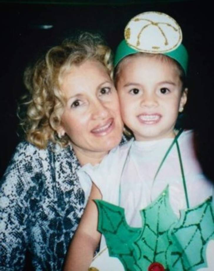 Sarita, como la llamaba su padre, ha estado en el centro de la polémica después de que sus hermanos la acusaran de secuestrar al 'Príncipe de la canción'.