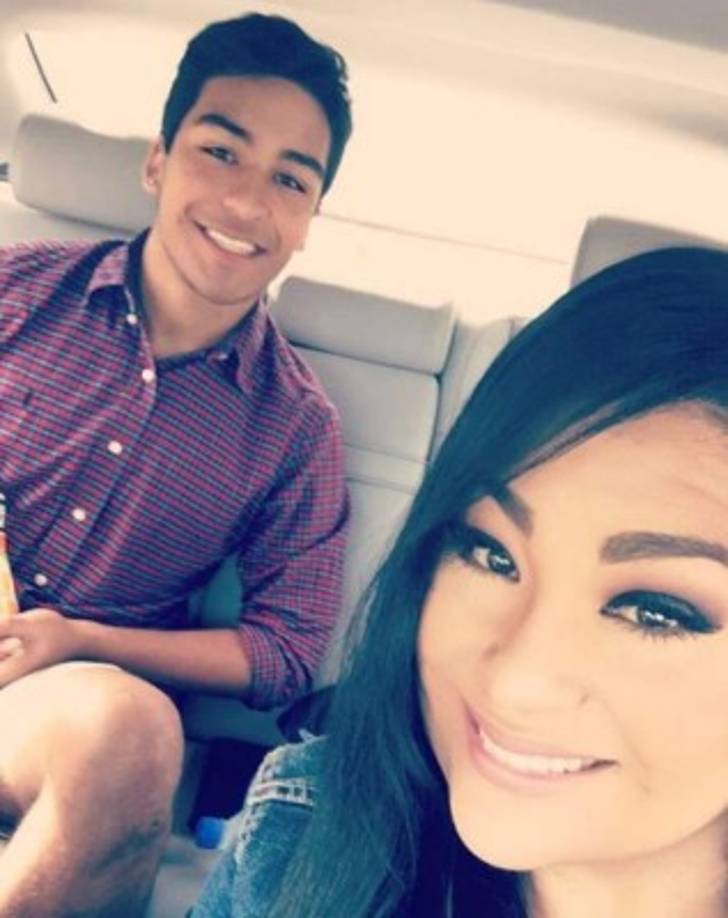 Tras 21 años de la muerte de Selena, la memoria de la cantante continúa viva a través de sus fans.<br/>