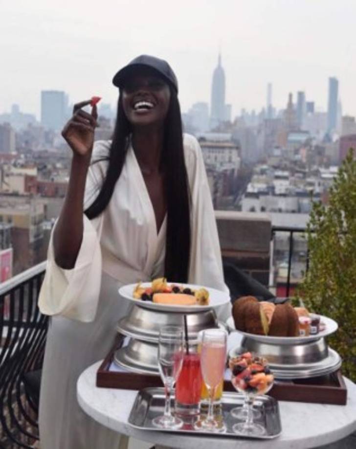 La hermana de Duckie también es modelo y la animó a audicionar para el programa Australia’s Next Top Model, donde inició su carrera en la industria de la mdoa.