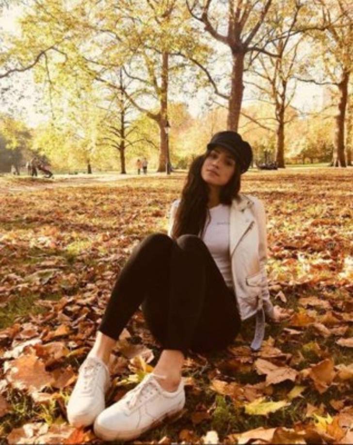 En enero del año pasado, Adria Arjona se unió al elenco principal de la nueva serie 'Emerald City' donde interpretó a Dorothy Gale hasta el final de la serie en marzo del mismo año.