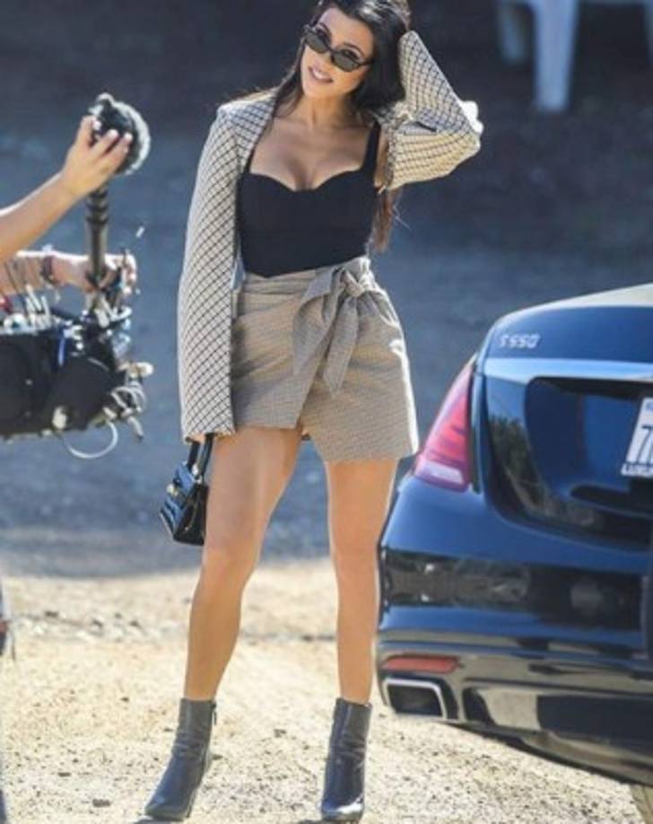 En está ocasión fue Kourtney Kardashian quien dejó con la boca abierta a sus seguidores con un cambio de look radical.