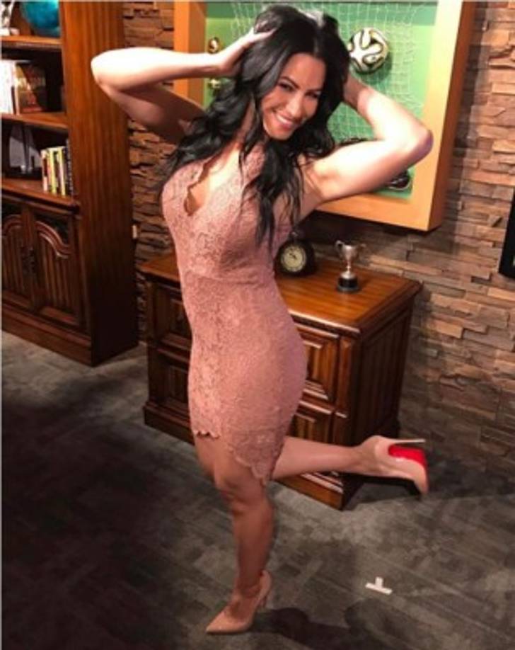 Esta reconocida figura pública además cuenta con la ventaja de tener padres latinos, su madre es venezolana y su padre colombiano, lo que le da un toque especial a esta joven admirada por muchos.