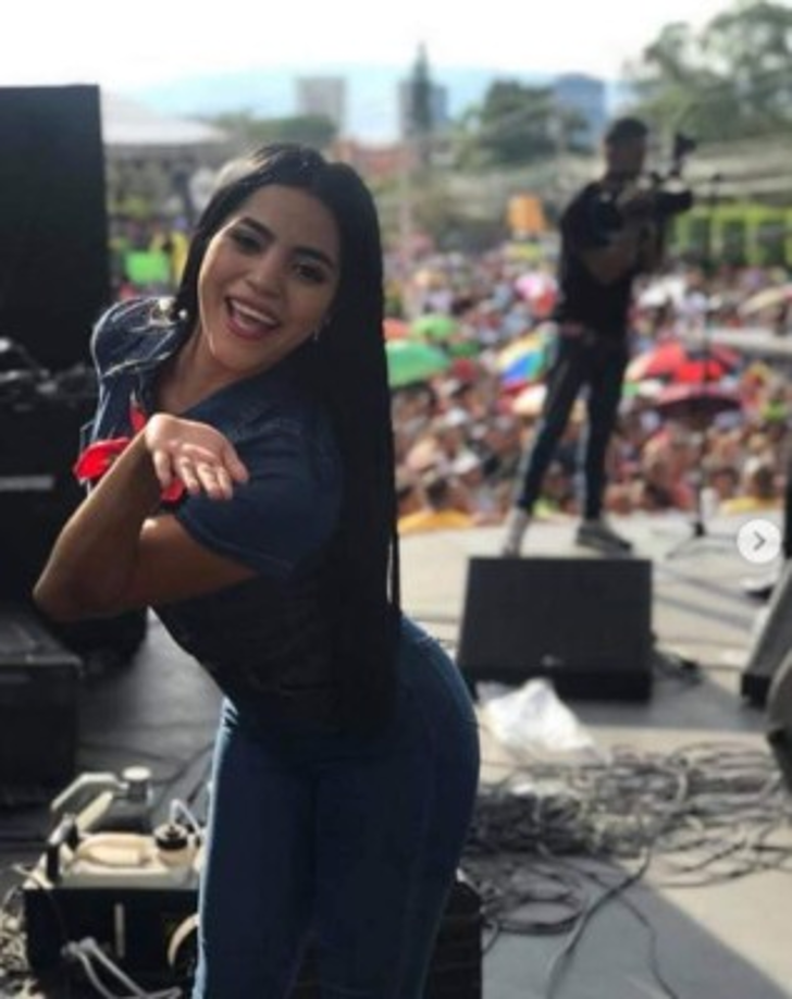 Alejandra Zuniga de HCH desató la locura luego al presumir sus dotes como bailarina.