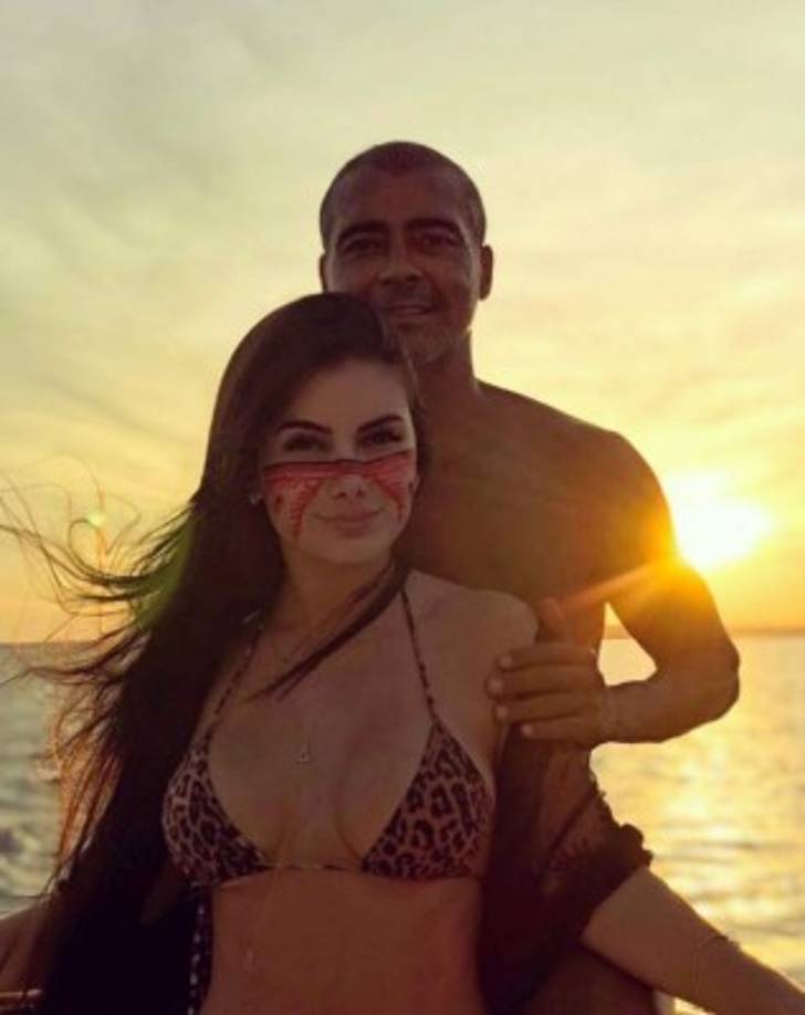 “Amor, nada en esta vida sucede por casualidad, siempre hay una razón, una razón, un porqué. La gente viene a nuestras vidas por alguna razón y para enseñarnos algo, y tú me enseñaste a amar” escribió la joven en la publicación que 'oficializó' su romance con Romario.<br/><br/>