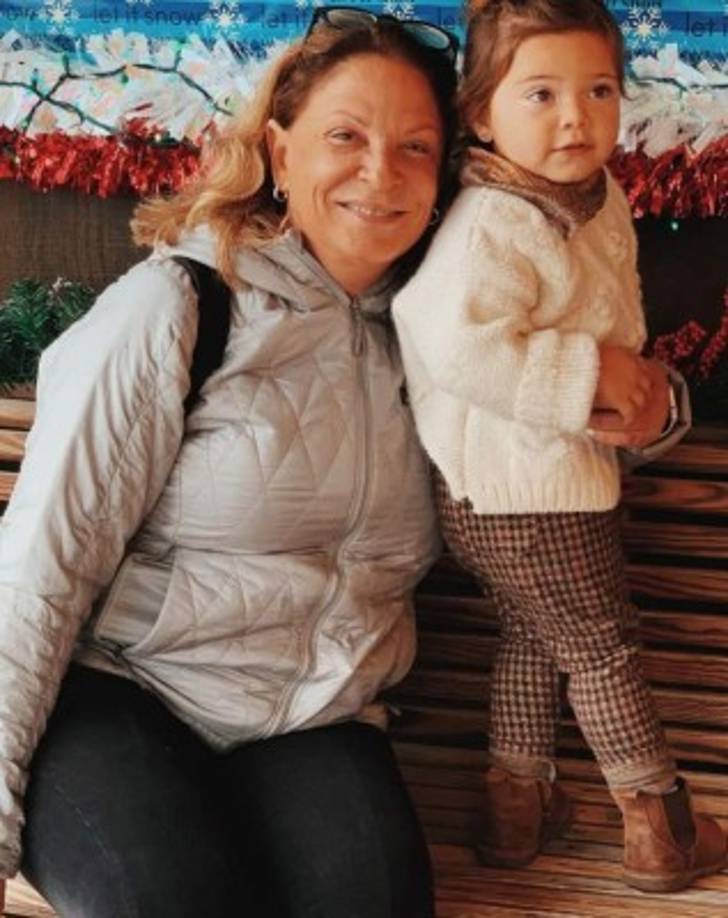 Ana María Polo<br/><br/>La estrella de Caso Cerrada (Telemundo) compartió con sus seres queridos 'Quiero desearles a todos una muy Feliz Navidad, disfruten de este dia rodeado de sus seres queridos. Bendiciones para todos!!! #hedicho', escribió la cubana en sus redes sociales.