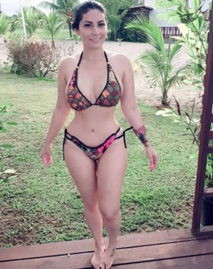 Ariana Herchi - La sexy chica hondureña calentó las redes sociales con esta foto en pleno Feriado.