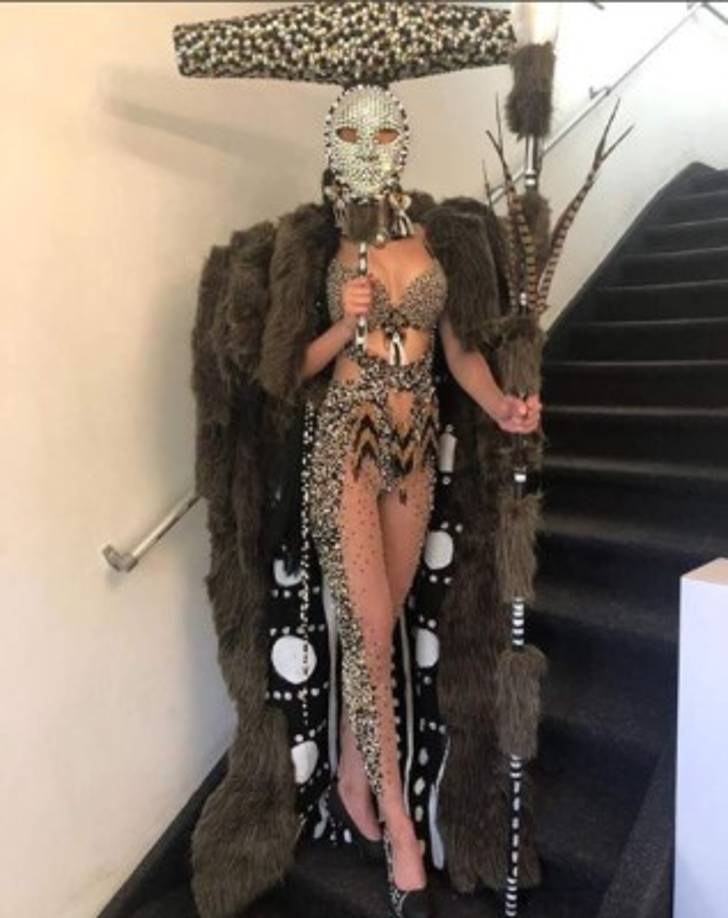 Mostrando su llegada a Tailandia junto a las severas secuelas en su rostros, escribió: 'Hoy estoy viviendo un sueño, el que se vio opacado pero que con perseverancia, optimismo, ganas y sobre todo confianza en mi, pude cumplir.