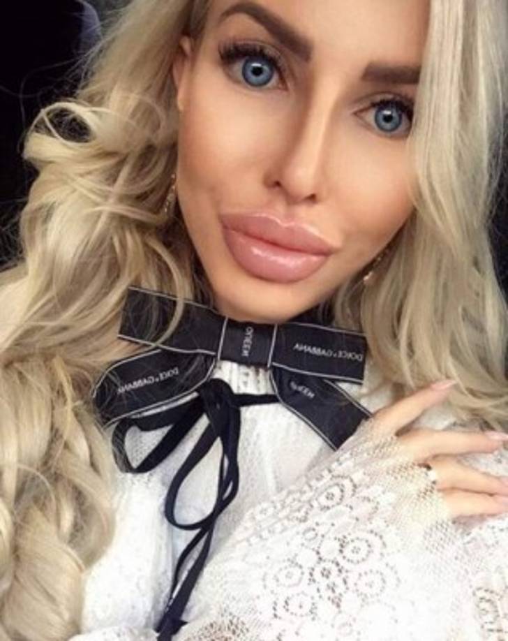 En la red social de Instagram su usuario es: anella_an_<br/>