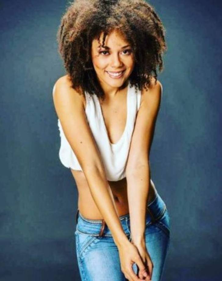 Le apasiona el mundo del espectáculo, pero antes de seguir su carrera en la televisión, estudió medicina.<br/><br/>