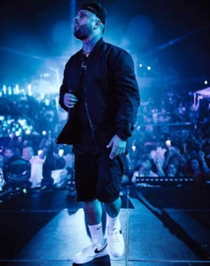 A sus 38 años, tiene fama, fortuna y es asediado por las mujeres.